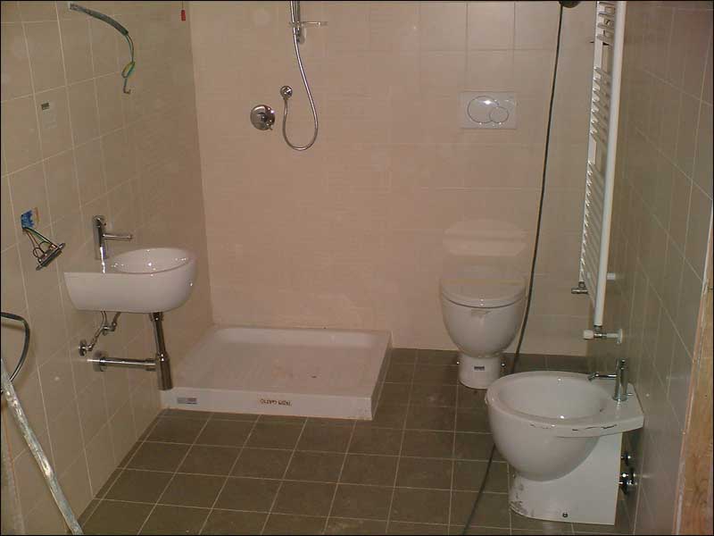 In ogni spazio è possibile realizzare un bagno moderno e completo. 