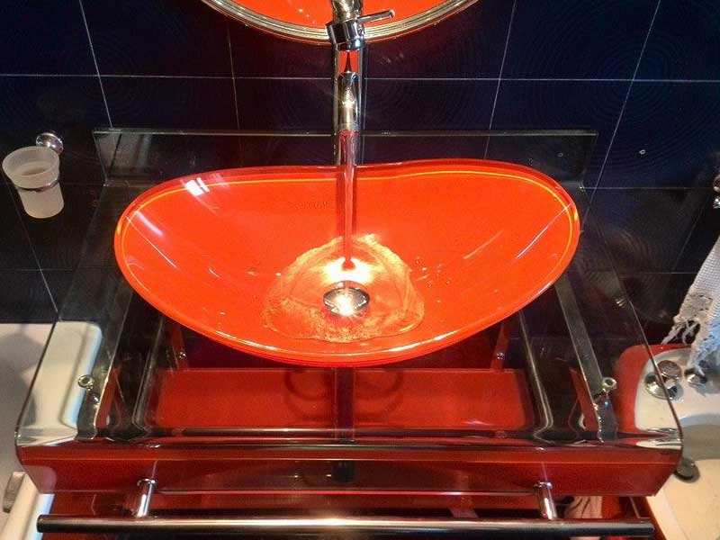 Il lavandino arancio: un colore vivo per i vostri sanitari.