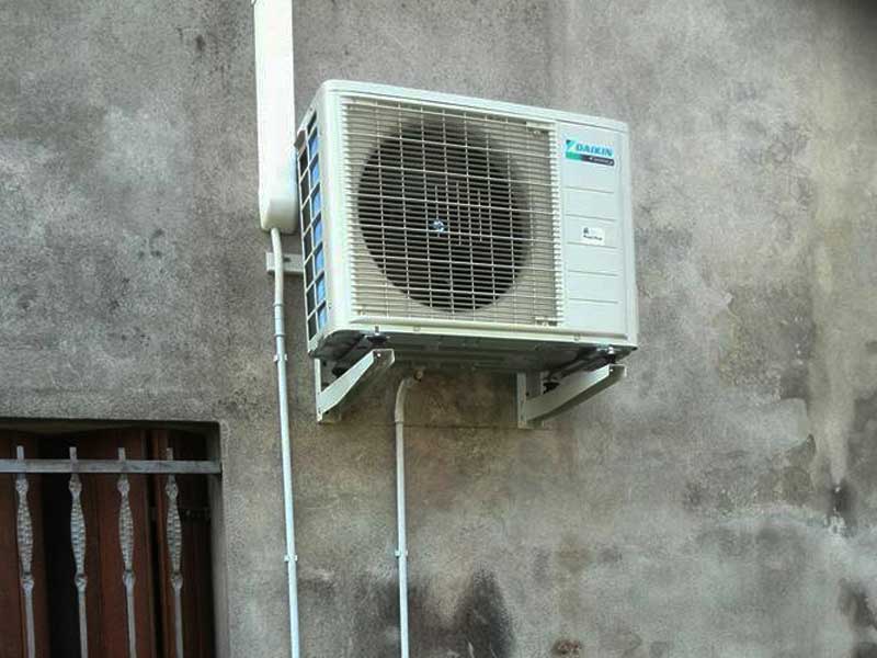 Installazione del climatizzatore Daikin.
